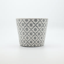 Load image into Gallery viewer, Old Style Dutch Pots Black - 6 Designs (14 x 14 x 12cm)