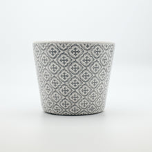 Load image into Gallery viewer, Old Style Dutch Pots Black - 6 Designs (14 x 14 x 12cm)
