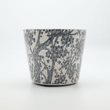 Load image into Gallery viewer, Old Style Dutch Pots Black - 6 Designs (14 x 14 x 12cm)
